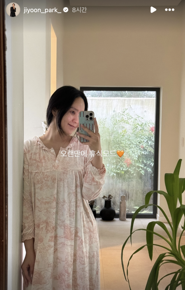 박지윤이 한결 편안해진 근황을 전했다. / 박지윤 SNS