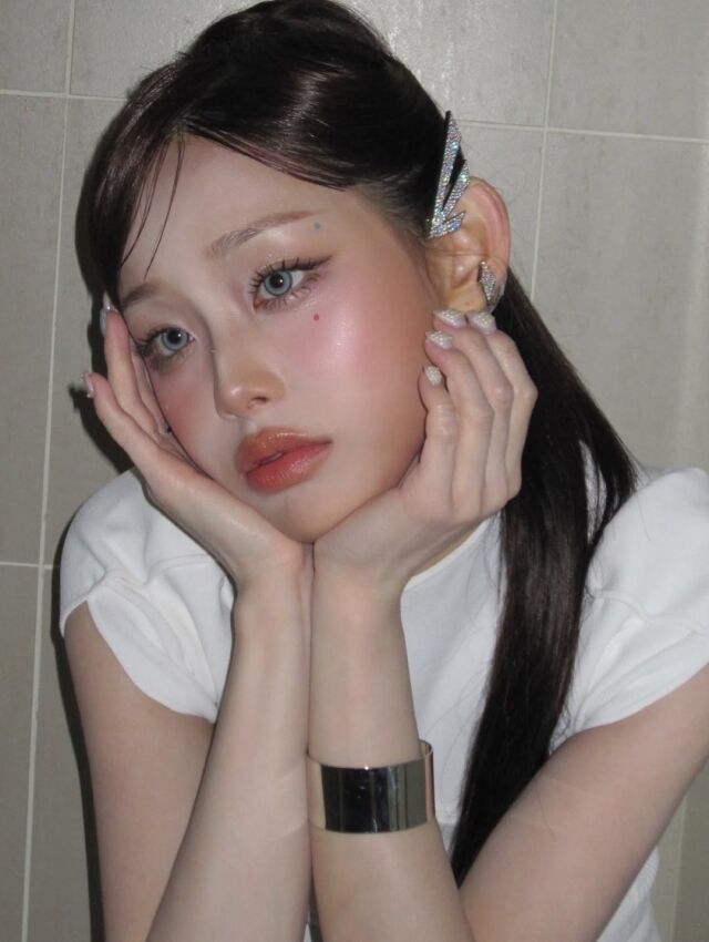 츄가 새로운 매력이 담긴 근황을 전했다. / 츄 SNS