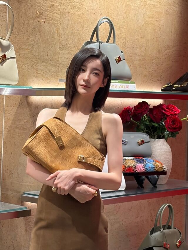 박지현이 한층 성숙해진 비주얼로 시선을 사로잡았다. / 박지현 SNS