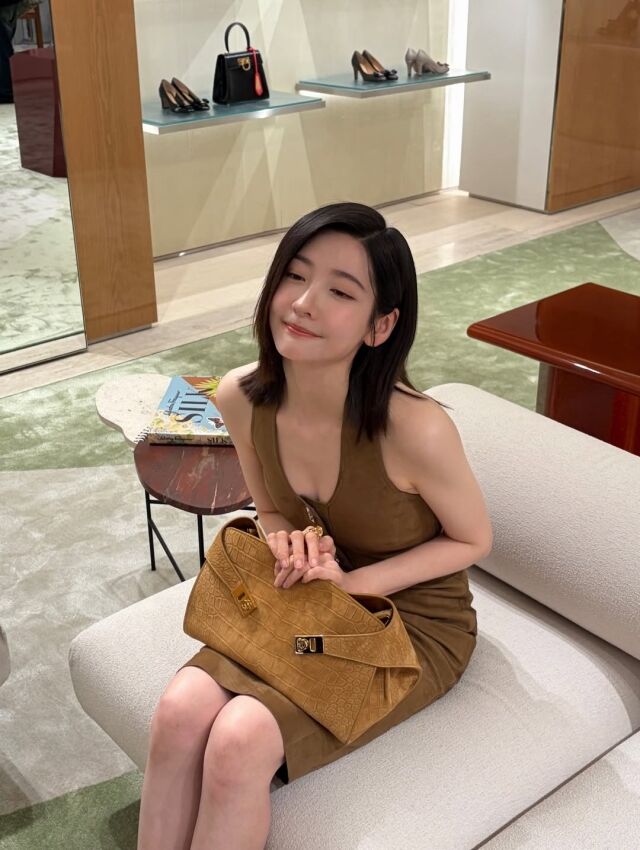 박지현이 한층 성숙해진 비주얼로 시선을 사로잡았다. / 박지현 SNS