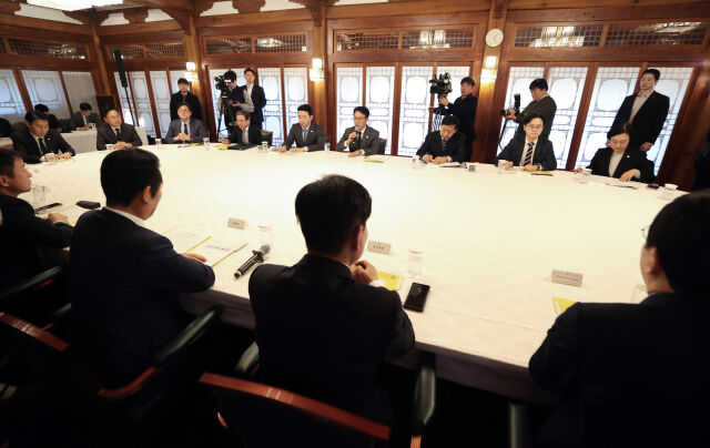 김민석 국무총리가 8일 오후 서울 종로구 국무총리공관에서 열린 제6차 고위당정협의회에서 발언하고 있다. /뉴시스