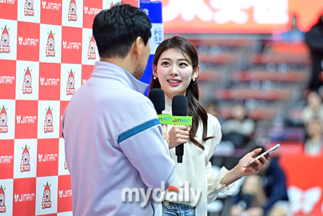 ▲ OK저축은행 신영철 감독의 인터뷰도 성공적으로. [사진 = 한국배구연맹(KOVO)]