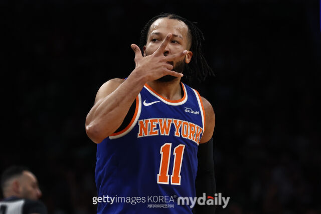 브런슨이 9일 보스턴과 경기에서 3점포를 터뜨린 후 뒤풀이 하고 있다. /게티이미지코리아