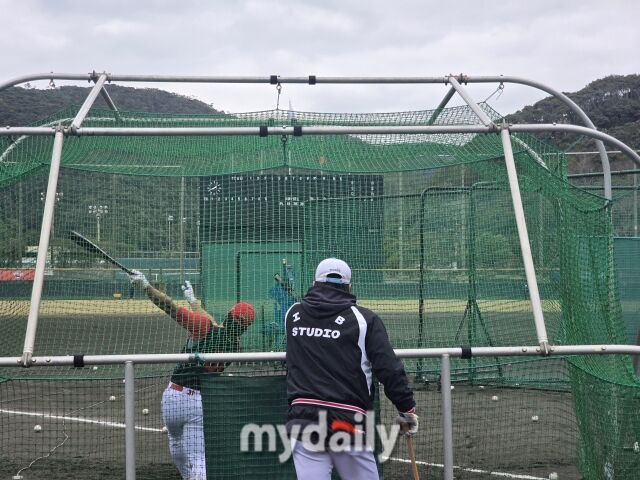 한승연의 타격훈련/아마미오시마(일본)=김진성 기자 kkomag@mydaily.co.kr