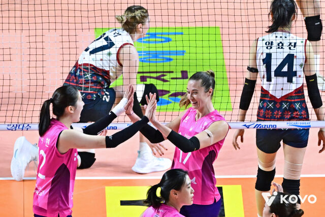 흥국생명과 현대건설의 4라운드 맞대결./KOVO