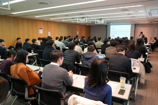 메디톡스 글로벌 비즈니스 센터에서 열린 '2026 뉴메코 킥오프 미팅'에서 뉴메코 이상윤 대표가 사업계획과 전략방향을 설명하고 있다. /메디톡스