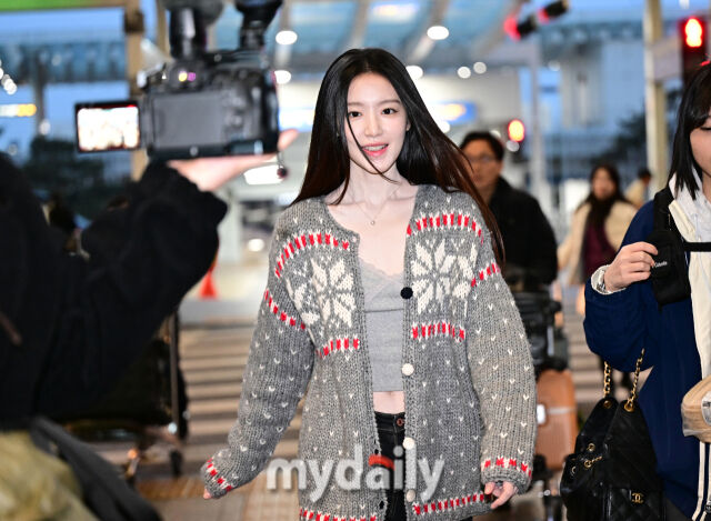 ▲ 봄 패션의 완성은 역시 슈화의 화사한 미소.