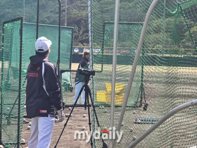 배팅볼 투수로 변신한 김선빈/아마미오시마(일본)=김진성 기자 kkomag@mydaily.co.kr
