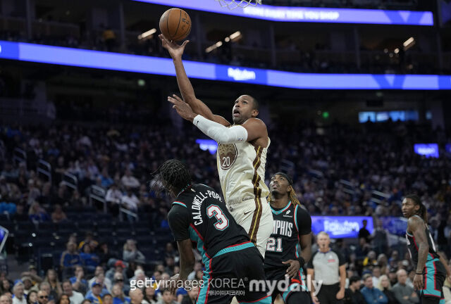 레이업하는 호포드(가운데). /게티이미지코리아