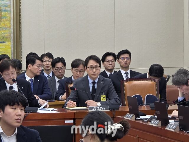 이재원 빗썸 대표이사가 11일 서울 여의도 국회에서 열린 정무위원회의 빗썸 사태 관련 긴급 현안질의에 출석해 발언하고 있다./이보라 기자