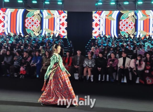 그리디어스 서울패션위크 2026FW 런웨이. /방금숙 기자