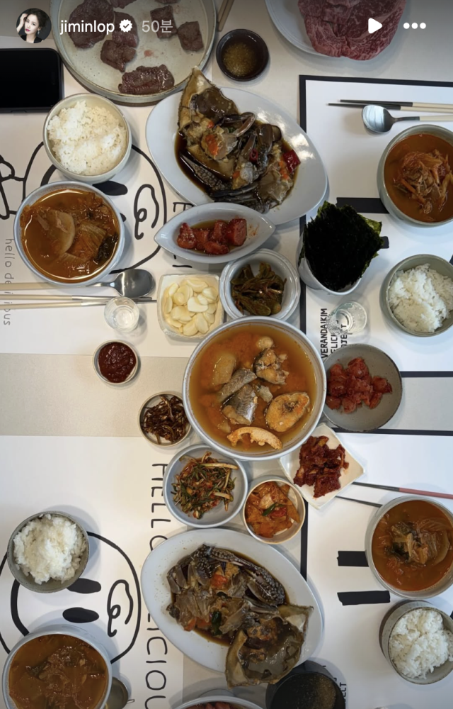 김지민이 매니저들과 함께한 훈훈한 식사 자리를 공개했다. / 김지민 SNS