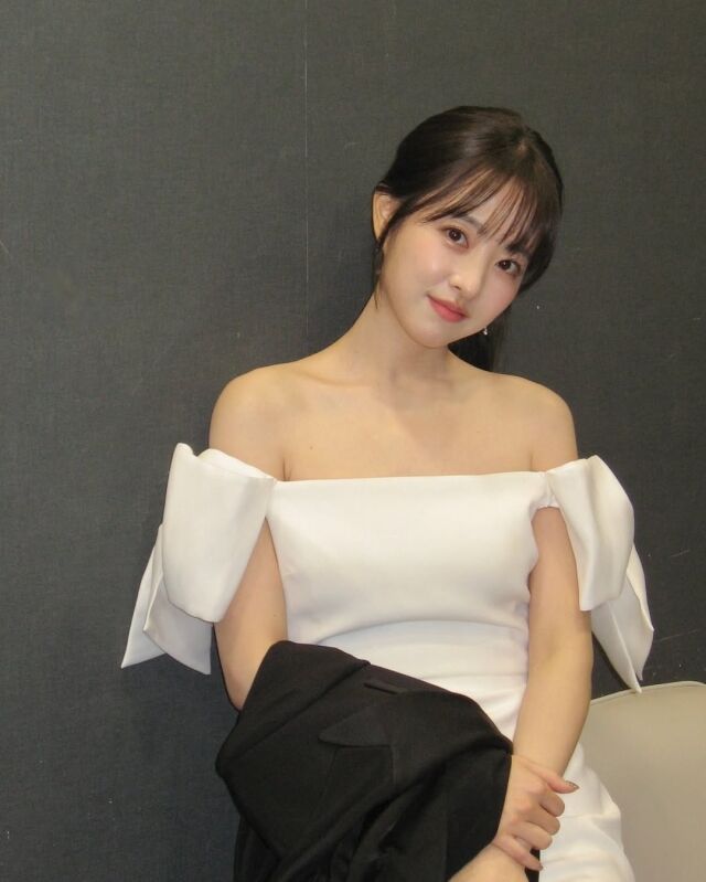 박보영이 순백의 드레스로 독보적인 존재감을 드러냈다. / 박보영 SNS