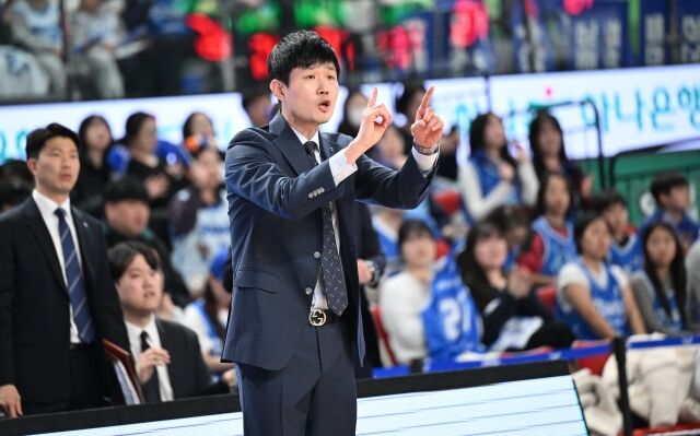 한국가스공사 강혁 감독/KBL