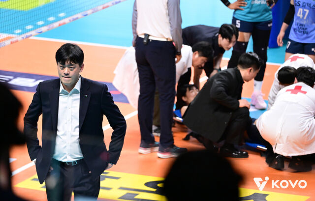 이 감독과 부상을 당한 오세연./KOVO