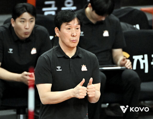 OK저축은행 신영철 감독./KOVO