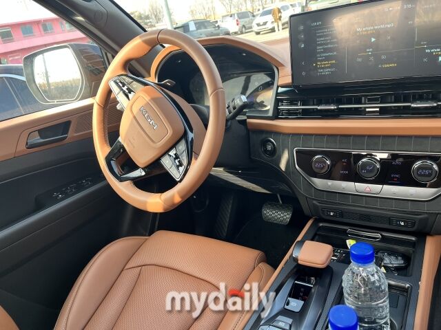 신형 무쏘(롱데크) 2.0 가솔린 1열. /심지원 기자