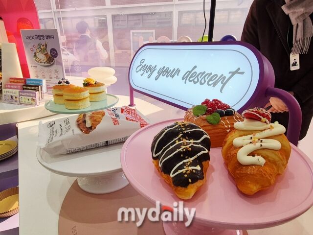 디저트 특화 매장 ‘CU 성수디저트파크점’ 내부. /방금숙 기자