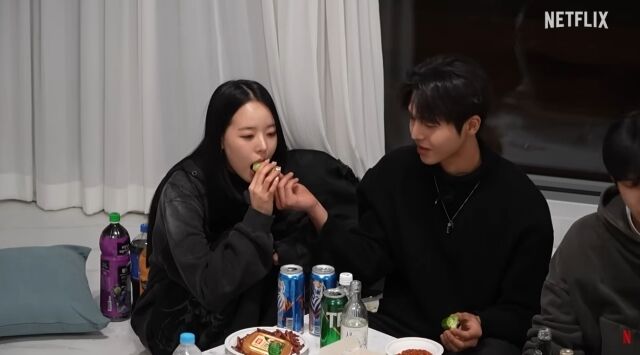 / 넷플릭스 유튜브