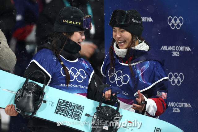 최가온(왼쪽)과 클로이 김./게티이미지코리아