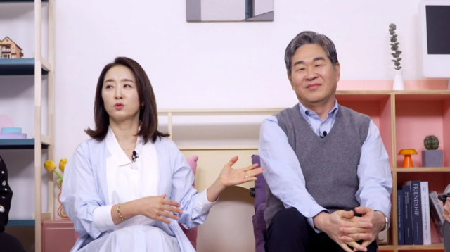 배우 윤유선과 판사 출신 변호사 남편 이성호./ KBS2 ‘옥탑방의 문제아들’