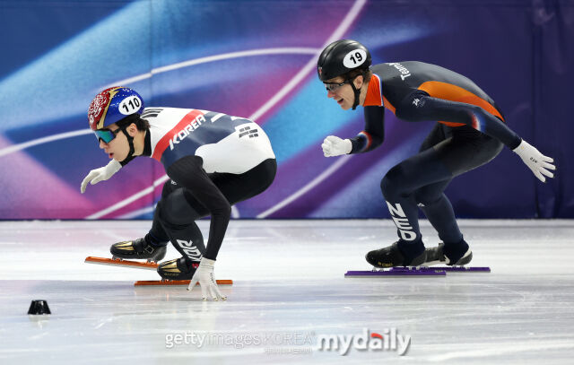 황대헌(왼쪽)과 테운 부르./게티이미지코리아