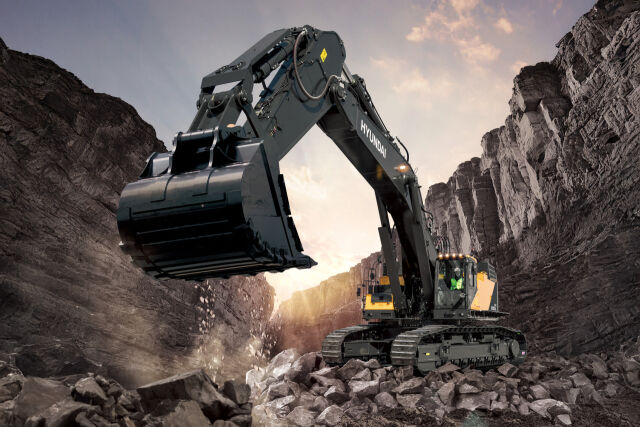 HD건설기계 100톤급 초대형 굴착기. /HD건설기계