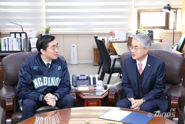 이진만 NC 다이노스 대표, 박종훈 경상남도교육감(왼쪽부터)./NC 다이노스