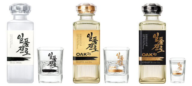 전용잔과 함께 마련된 ‘일품진로 선물세트’. /하이트진로