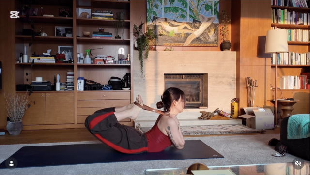 이효리가 요가에 집중하는 근황을 전했다. / 이효리 요가원 SNS