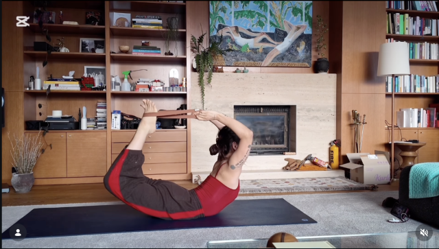 이효리가 요가에 집중하는 근황을 전했다. / 이효리 요가원 SNS