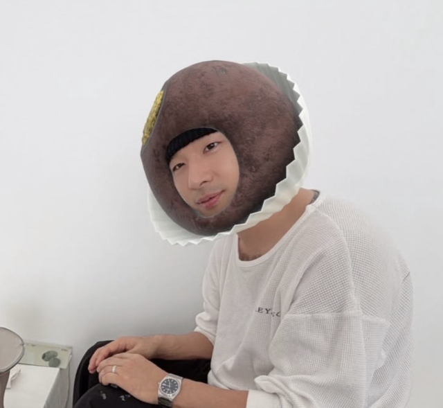 태양이 두바이 쫀득 쿠키로 변신했다. / 태양 SNS