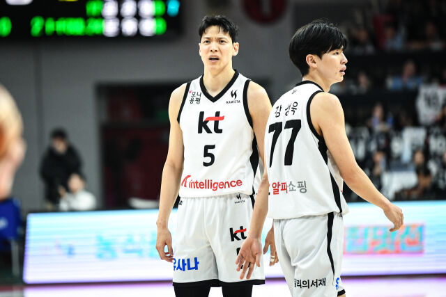김선형과 강성욱./KBL