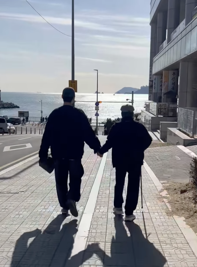 이종석이 훈훈한 일상을 공개했다. / 이종석 SNS