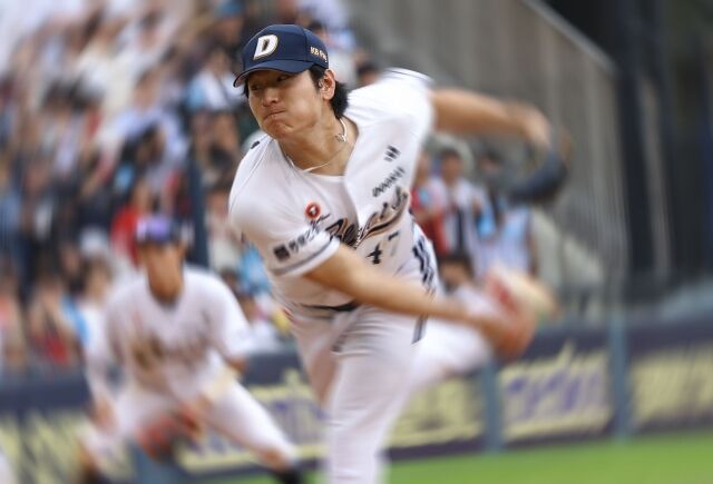 역투하는 곽빈./두산 베어스