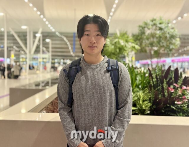 출국장에서 만난 곽빈./인천공항=김희수 기자