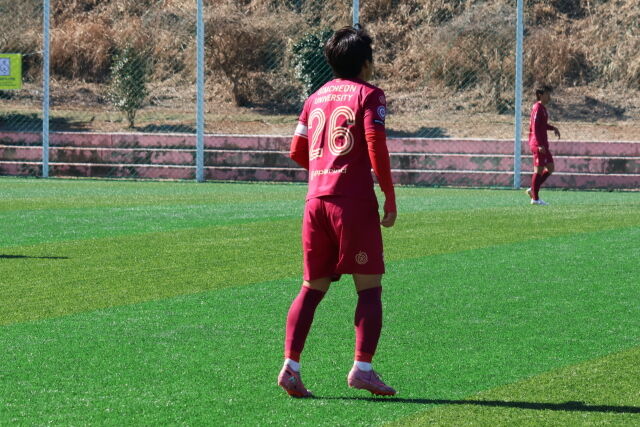김천대학교 조용준이 공을 바라보고 있다. /한국대학축구연맹 제공