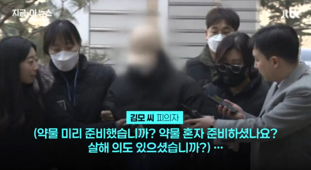 약물을 먹여 두 남성을 살해한 혐의를 받는 20대 여성이 경찰 조사를 받고 있다./JTBC뉴스