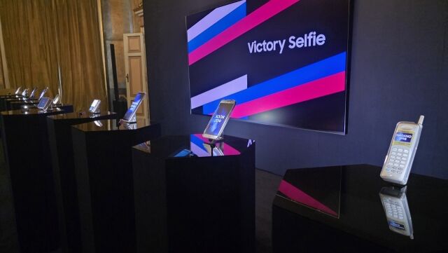 삼성 하우스에 설치된 삼성 핸드폰 전시. /김도균 교수 제공