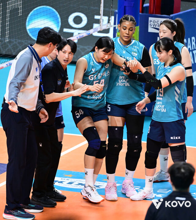 발목을 다친 오세연(사진 중앙)./KOVO