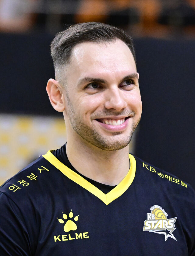 KB손해보험 비예나가 환하게 웃고 있다 / 한국배구연맹(KOVO)