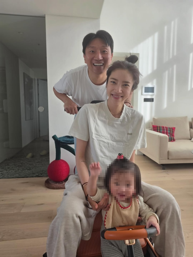 손담비가 단란한 가족 일상을 공개했다. / 손담비 SNS