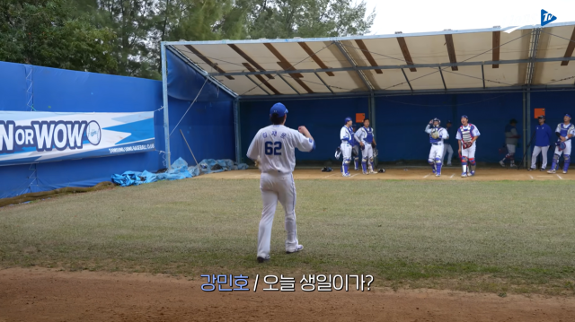 김재윤을 칭찬하는 강민호./라이온즈TV 캡처