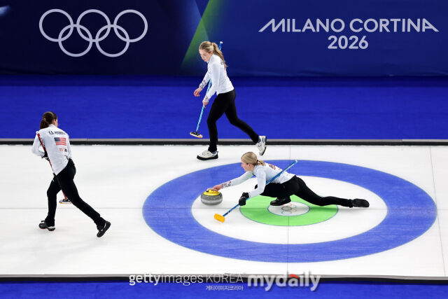 미국 선수들이 19일 스위스와 경기를 펼치고 있다. /게티이미지코리아