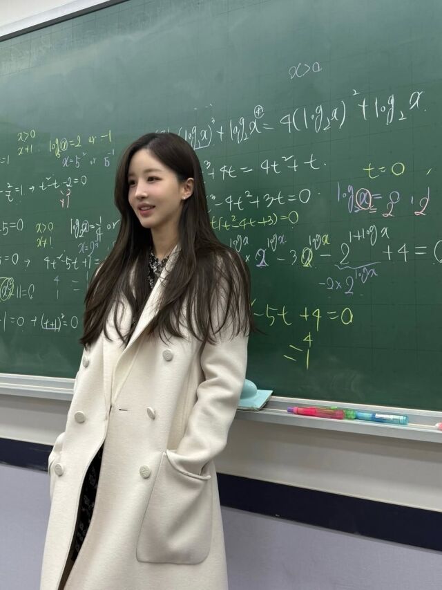 이아영이 연예계 진출에 대한 솔직한 생각을 전했다. / 이아영 SNS