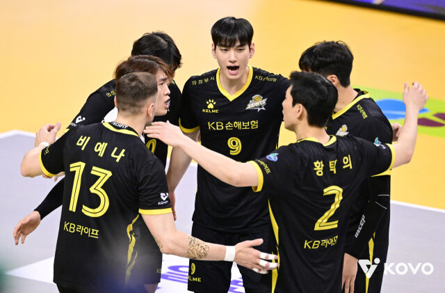 KB손해보험 선수단./KOVO