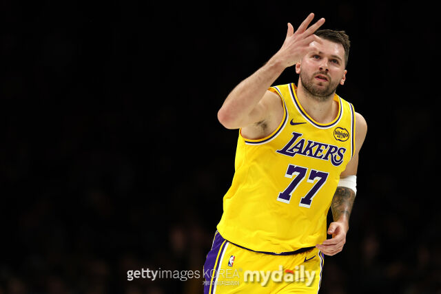 3점포를 터뜨린 후 세리머니하는 돈치치. /게티이미지코리아