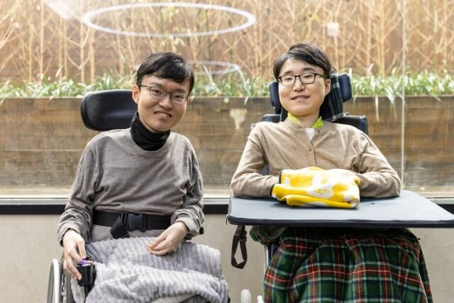 2025 전국 장애인e스포츠대회에서 금메달·은메달을 딴 김민준·김규민 쿠팡 장애인 e스포츠팀 소속 선수. /쿠팡