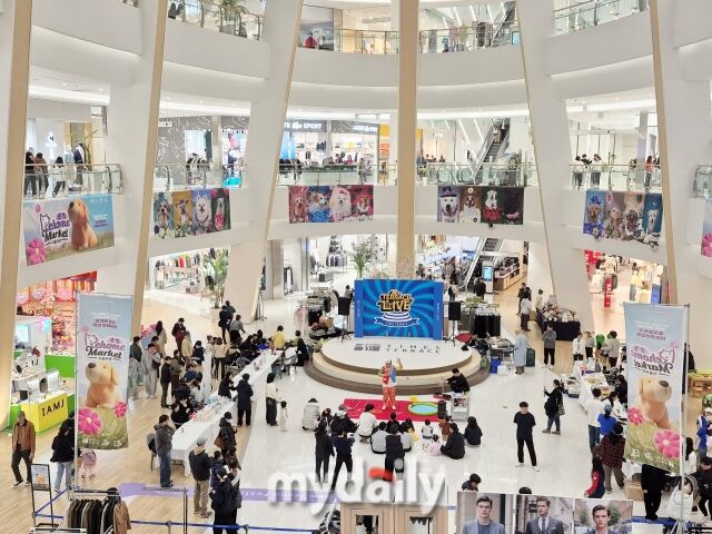 ‘리홈 플리마켓’이 열린 동탄 타임테라스 아트리움 전경. /방금숙 기자