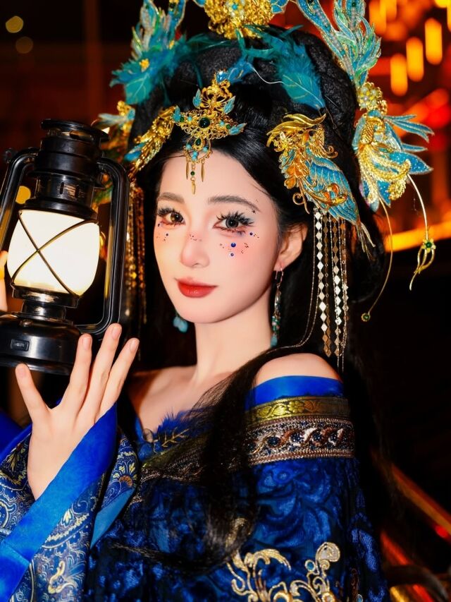 라붐 출신 율희가 이전과는 또 다른 분위기의 비주얼로 시선을 사로잡았다. / 율희 SNS